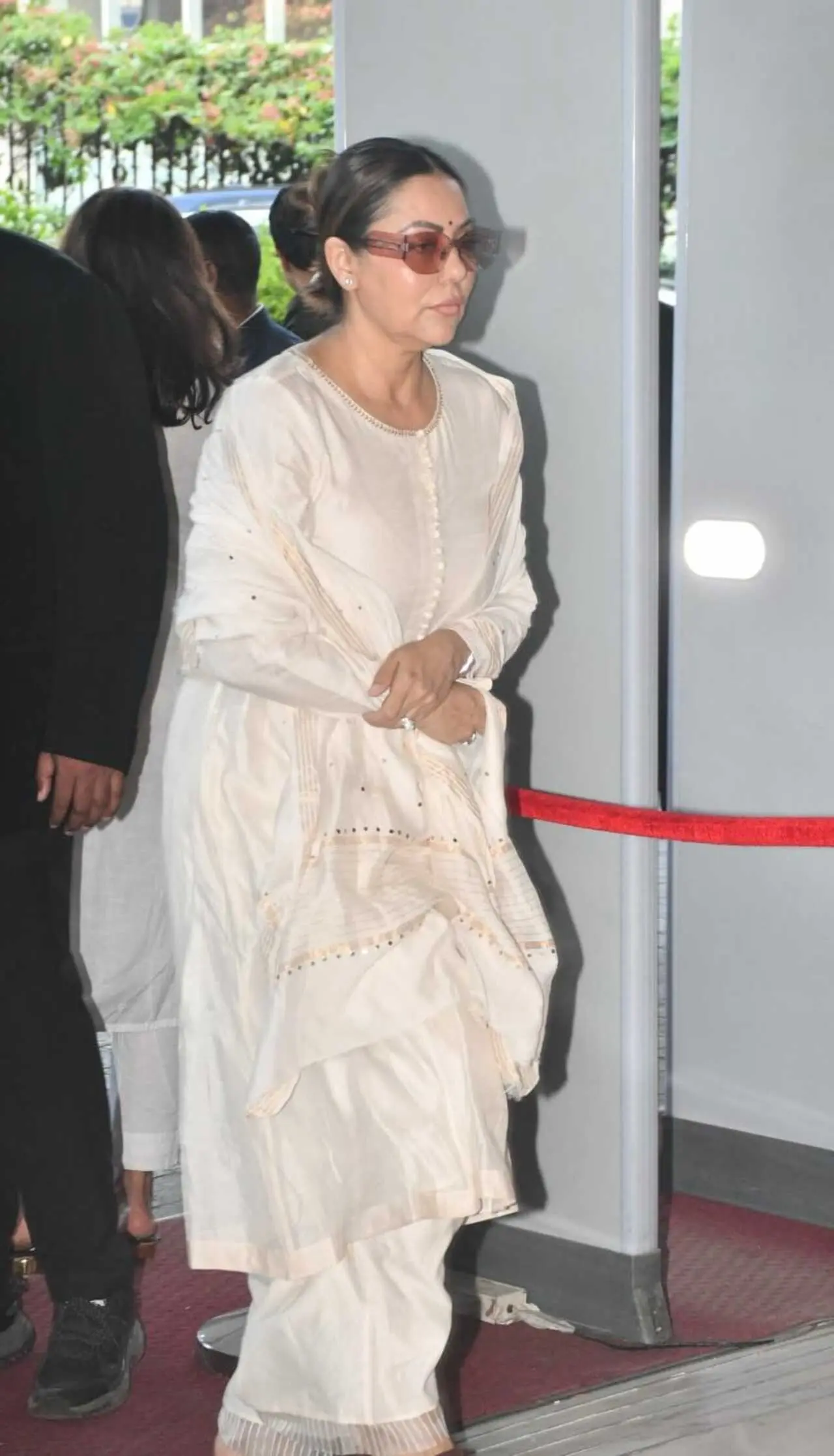 Gauri Khan arrived in an off-white kurta and dupatta set paired with sunglasses to offer prayers.
